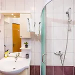 Stunning Apartment In Rtina With Wifi *