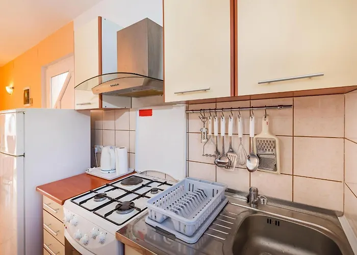 Apartament Gorgeous In With Wifi Rtina